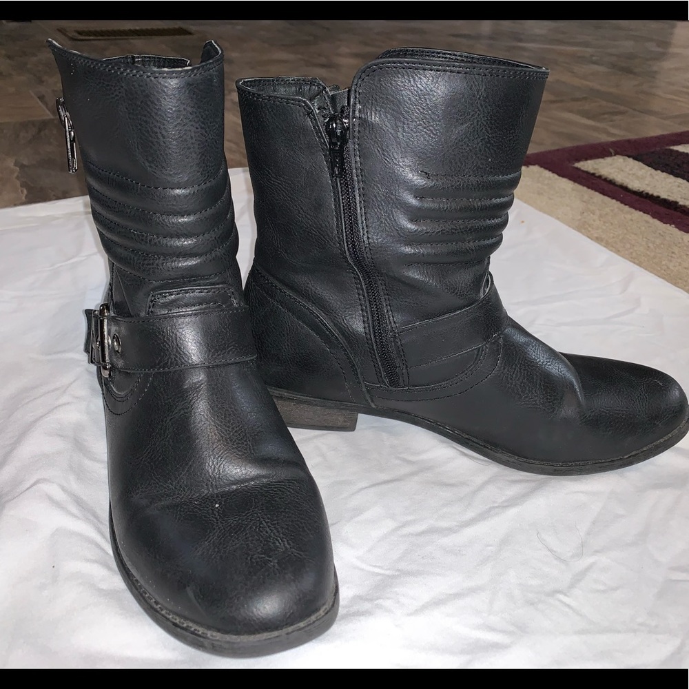 Authentic American Heritage Boots. Size 9